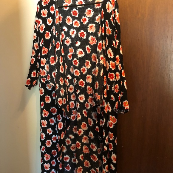 LuLaRoe Tops - Large LuLaRoe Shirley kimono